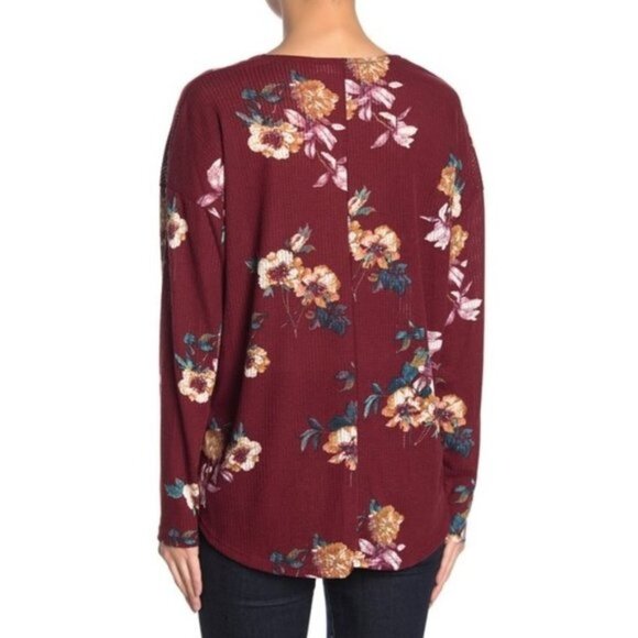 Lush Floral Long Sleeve V-Neck Top - Picture 2 of 9